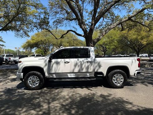 Used 2024 Chevrolet Silverado 2500 High Country w/ High Country Premium Package image 2
