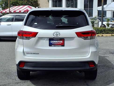 Used 2019 Toyota Highlander LE w/ Carpet Mat Package (TMS) image 3
