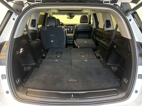 Used 2023 Jeep Grand Cherokee L Limited AWD/4WD image 11