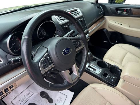 Used 2017 Subaru Outback 2.5i Limited AWD/4WD image 3