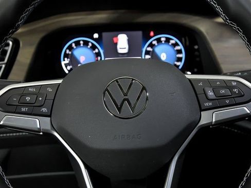 Certified 2025 Volkswagen Atlas SE w/ Black Wheel Package image 11