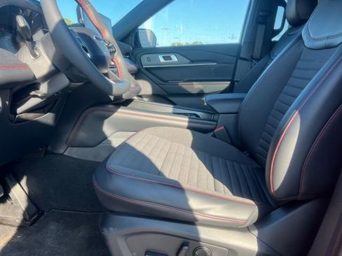 New 2026 Ford Explorer ST-Line w/ ST-Line Street Pack image 4