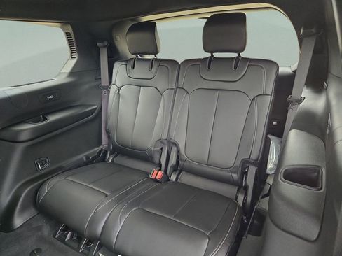 New 2025 Jeep Grand Cherokee L Limited RWD image 17