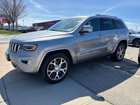Certified 2018 Jeep Grand Cherokee Limited AWD/4WD image 5