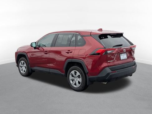 Used 2022 Toyota RAV4 LE image 4