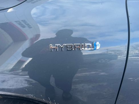 Used 2021 Toyota Venza LE w/ Carpet Mat Package (TMS) image 18