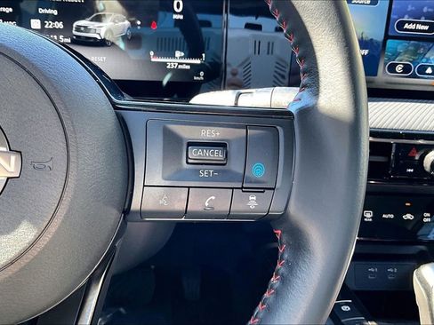 Used 2025 Nissan Kicks SR image 22