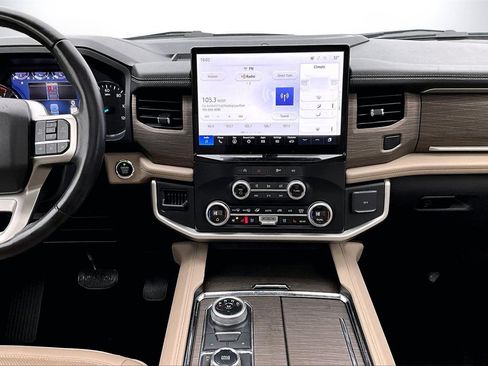 Used 2024 Ford Expedition Limited image 12