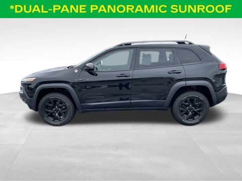 Used 2017 Jeep Cherokee Trailhawk w/ Comfort/Convenience Group image 7