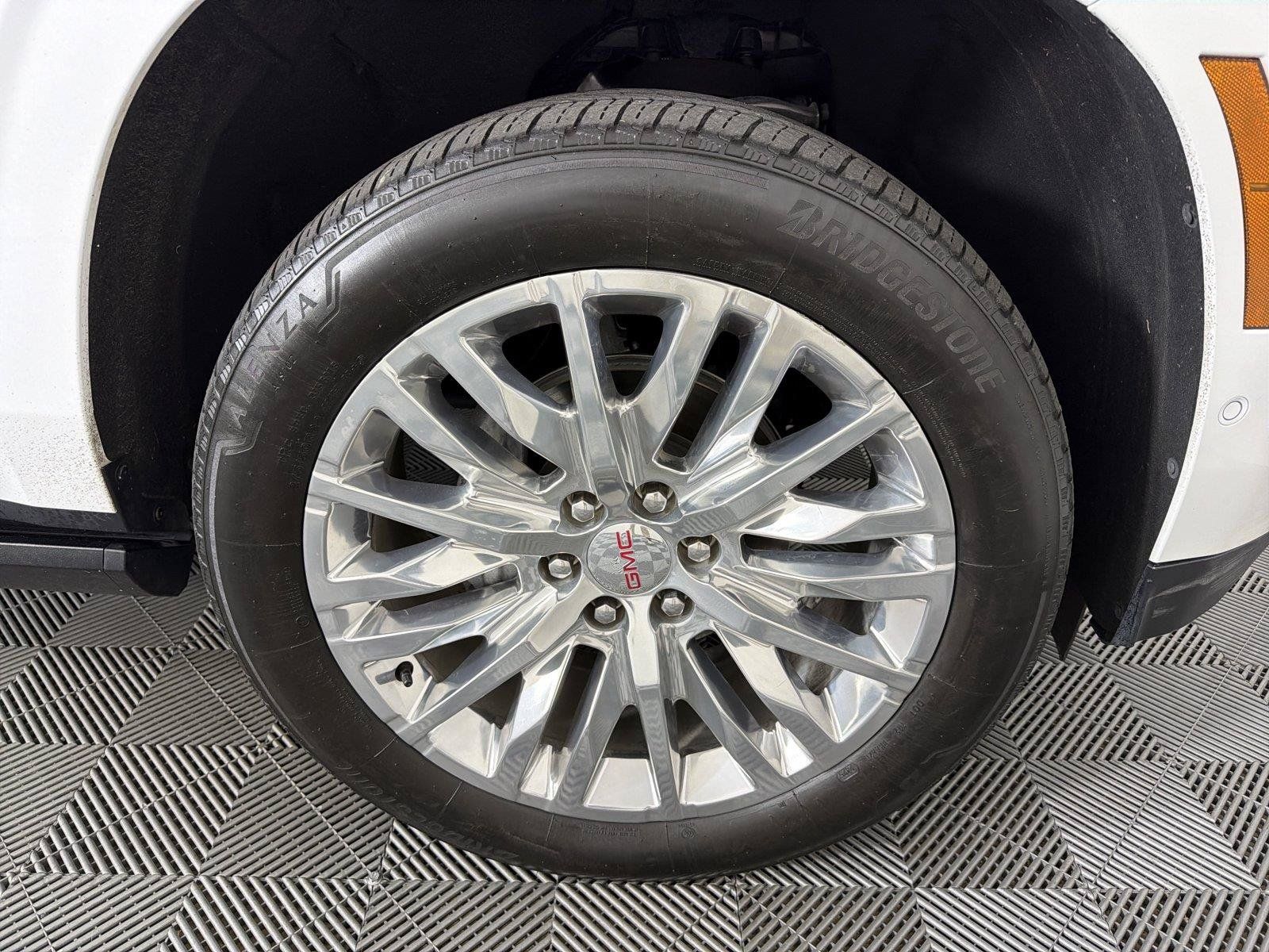 Used 2025 GMC Yukon XL Denali w/ Sun & Power Step Package RWD image 10