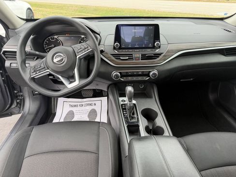 Used 2025 Nissan Altima 2.5 SV FWD image 15