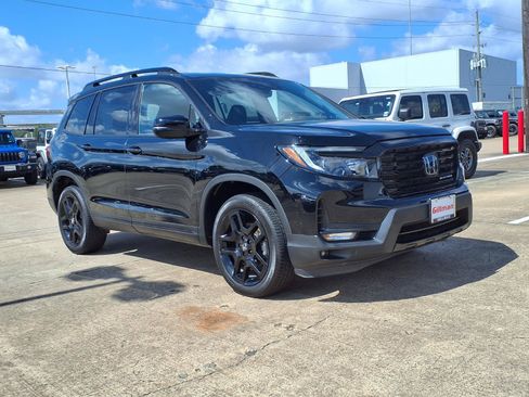 Used 2025 Honda Passport Black Edition image 2