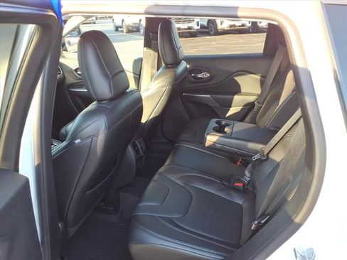 Used 2019 Jeep Cherokee Limited image 27