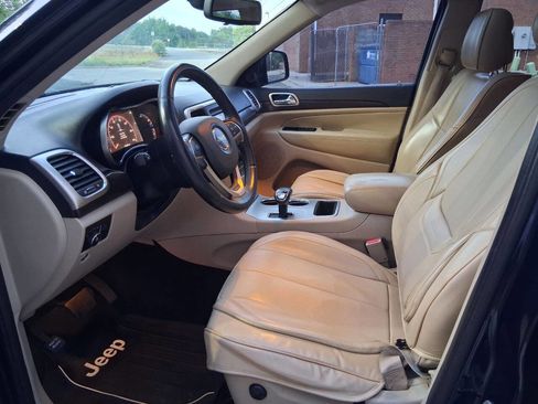 Used 2014 Jeep Grand Cherokee Laredo w/ Quick Order Package 23E AWD/4WD image 9