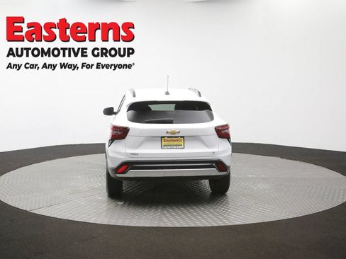 Used 2025 Chevrolet Trax LT FWD image 37