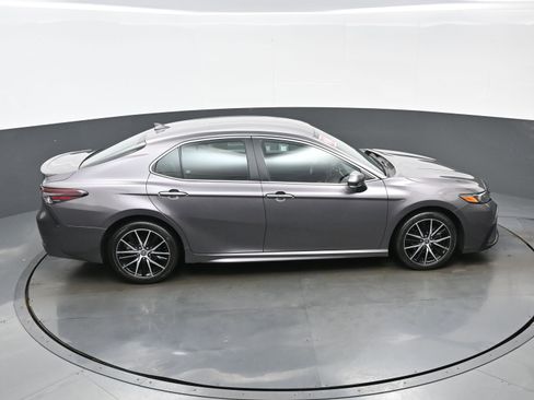 Used 2022 Toyota Camry SE FWD image 40