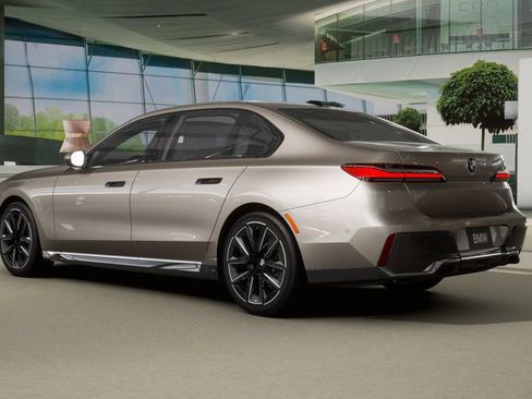 Used 2026 BMW 740i image 29