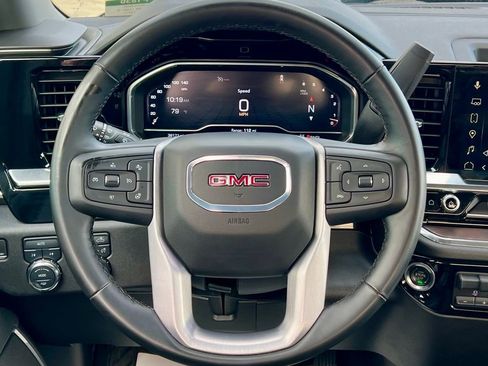 Used 2025 GMC Sierra 1500 SLT image 17
