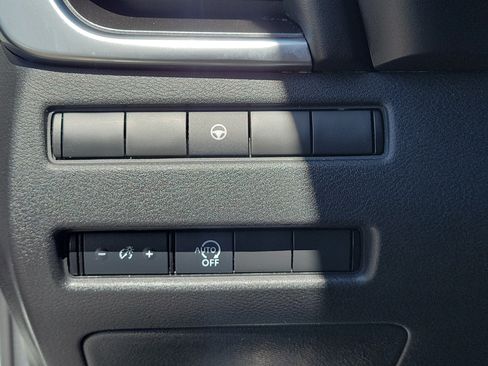 Certified 2023 Nissan Rogue SV FWD image 30