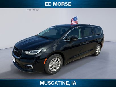 Used 2023 Chrysler Pacifica Touring-L