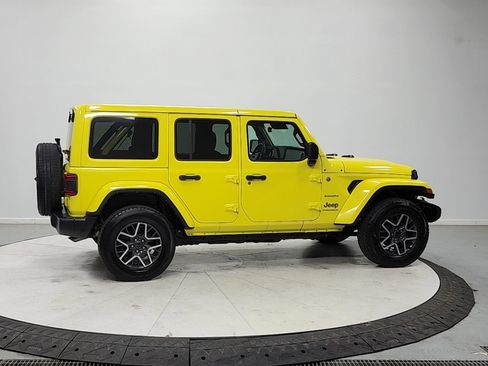 Used 2024 Jeep Wrangler Unlimited Sahara AWD/4WD image 8
