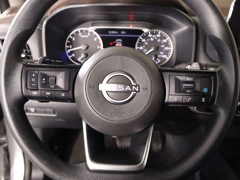 Used 2023 Nissan Rogue SV AWD/4WD image 3
