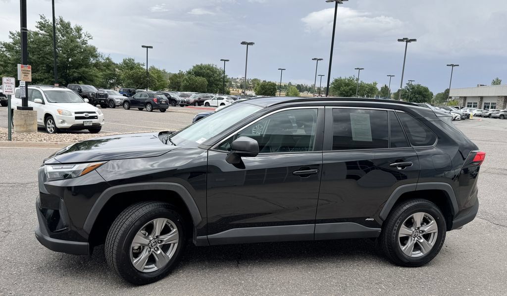 Used 2023 Toyota RAV4 LE AWD/4WD image 6