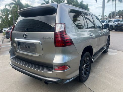 Used 2022 Lexus GX 460 Premium w/ Accessory Package AWD/4WD image 9