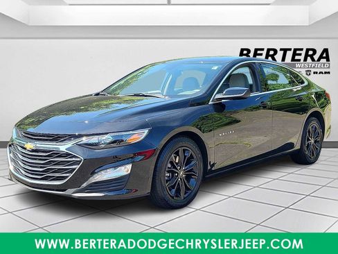 Used 2025 Chevrolet Malibu LT image 3