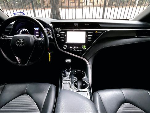Used 2018 Toyota Camry SE image 15