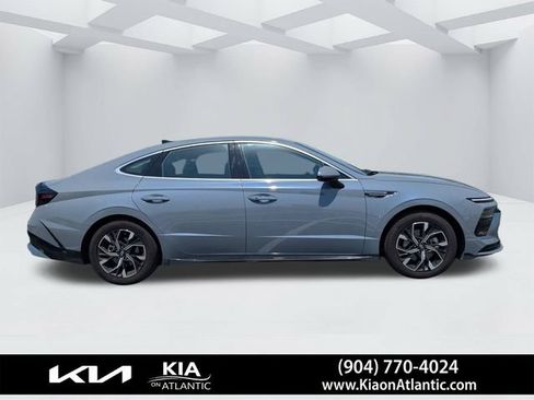 Used 2025 Hyundai Sonata SEL FWD image 2