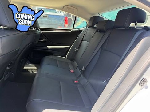Used 2021 Lexus ES 300h FWD image 16