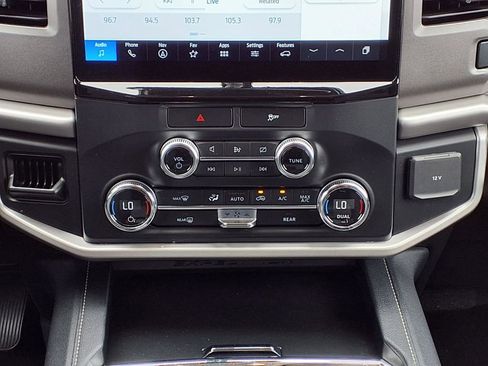 Used 2022 Ford Expedition XLT image 15