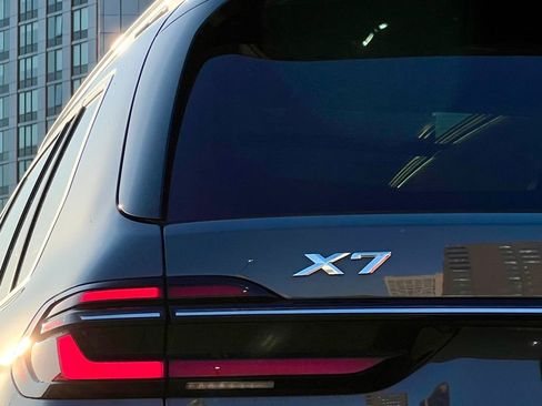 Used 2024 BMW X7 xDrive40i w/ Premium Package image 11