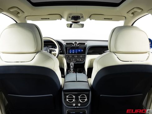 Used 2021 Bentley Bentayga AWD/4WD image 24