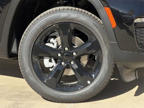 New 2025 Jeep Grand Cherokee Limited image 8