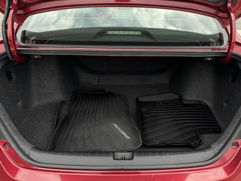 Used 2018 Honda Accord Touring image 11