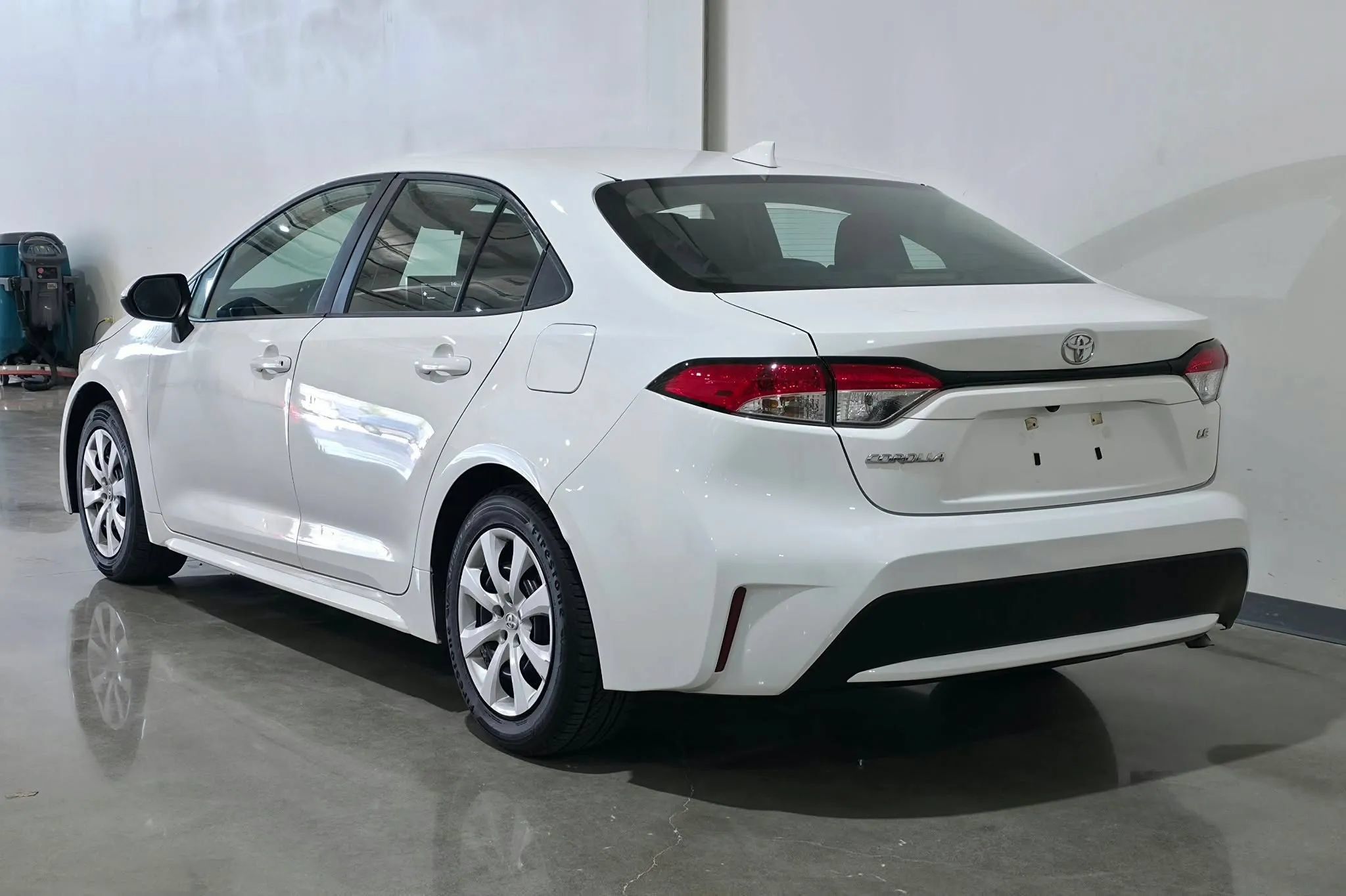 Used 2021 Toyota Corolla LE w/ Carpet Mat Package (TMS) FWD image 5