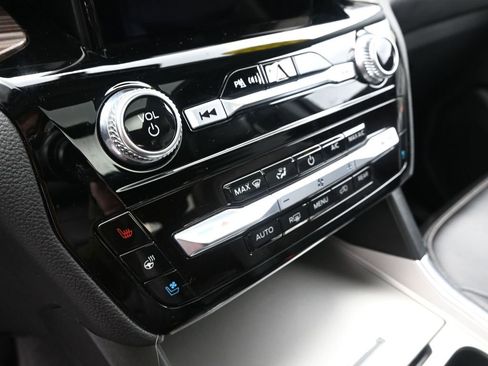 Used 2022 Ford Explorer Limited w/ Limited Technology Package image 16