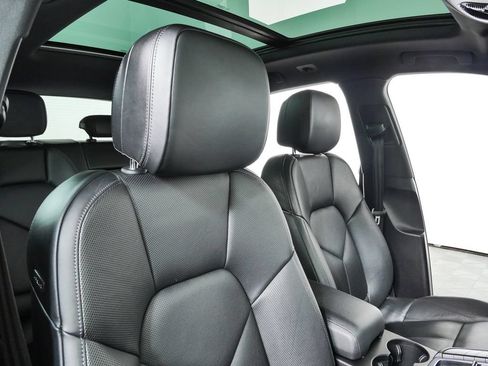 Used 2018 Porsche Macan AWD/4WD image 27