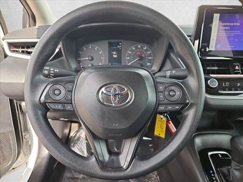 Used 2025 Toyota Corolla LE FWD image 13