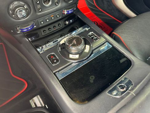 Used 2017 Rolls-Royce Dawn image 32