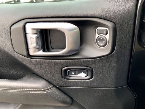 Used 2021 Jeep Gladiator Overland image 28