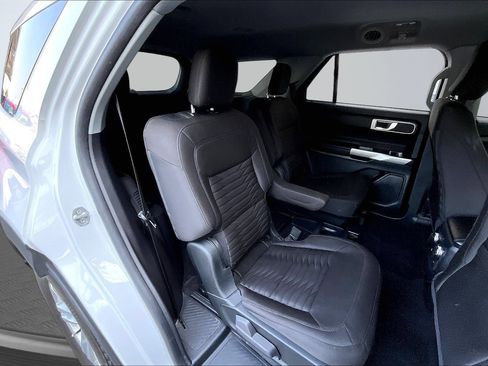 Used 2021 Ford Explorer XLT RWD image 25