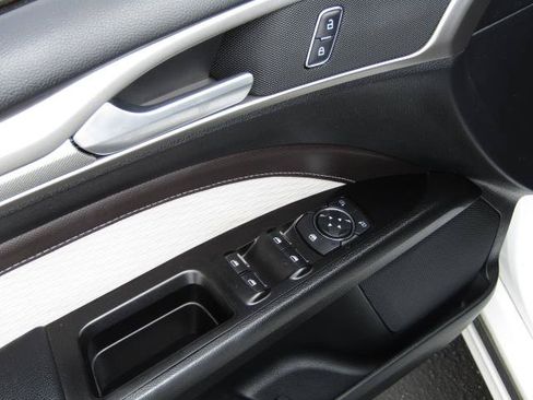 Certified 2019 Ford Fusion SE w/ Equipment Group 151A FWD image 15