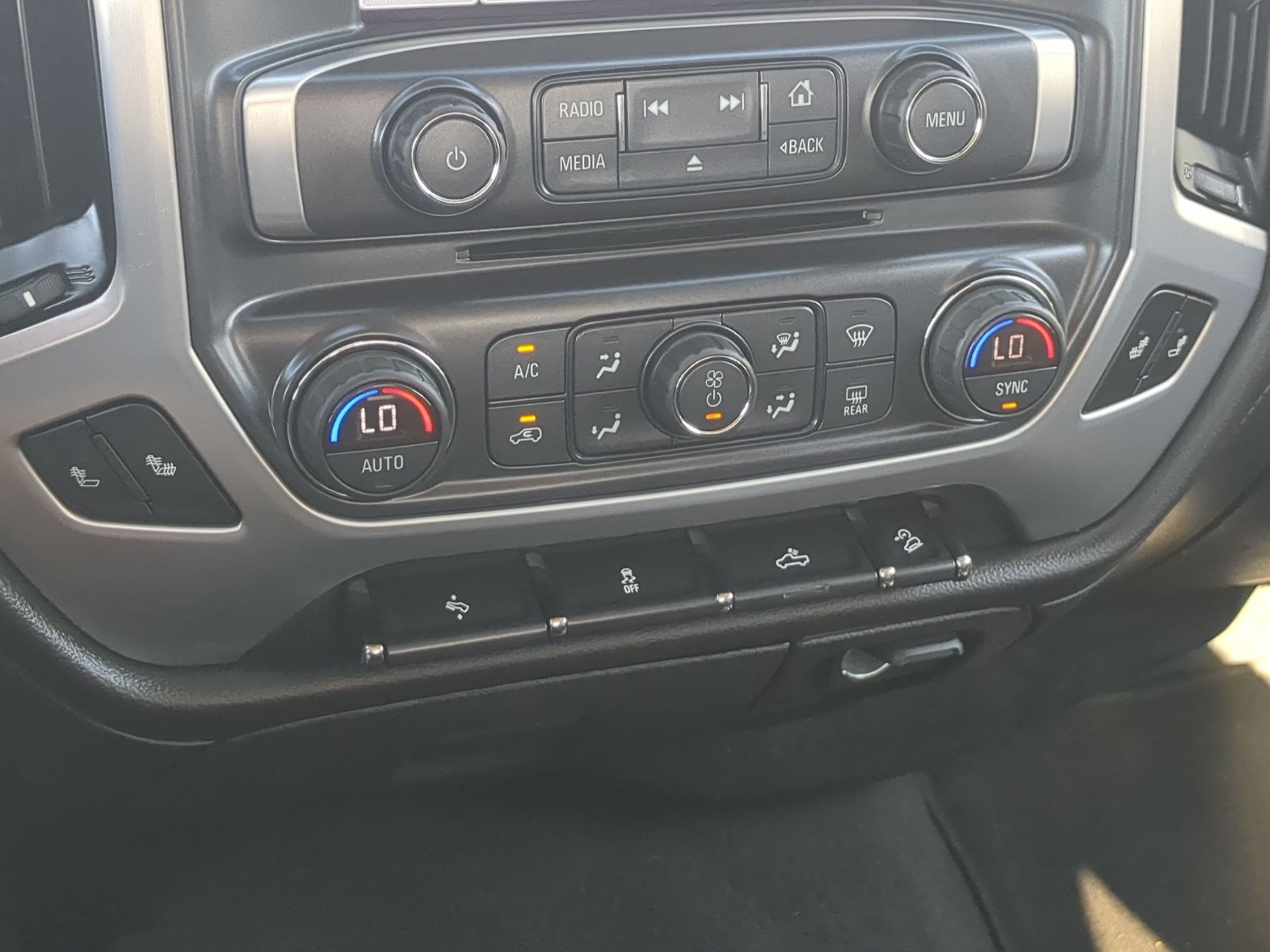 Used 2018 GMC Sierra 1500 SLT w/ SLT Premium Package AWD/4WD image 23