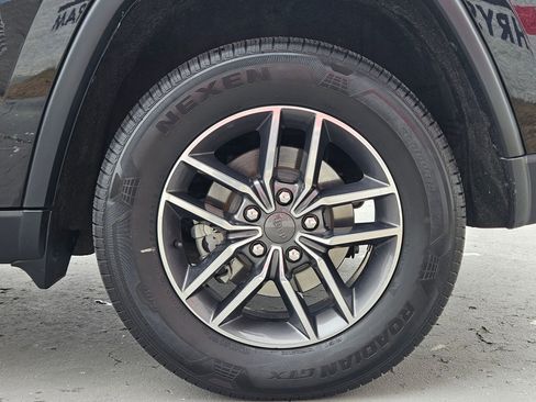 Used 2019 Jeep Grand Cherokee Limited w/ Luxury Group II image 28