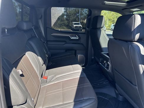 Used 2024 Chevrolet Silverado 1500 High Country w/ High Country Premium Package image 28