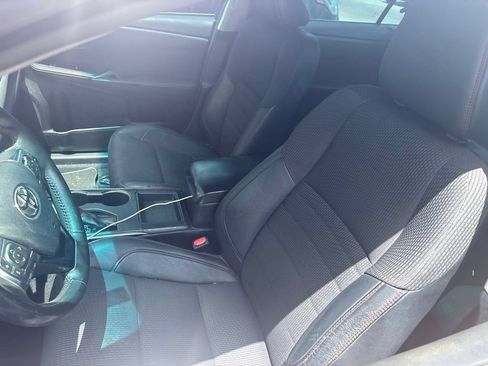 Used 2017 Toyota Camry SE FWD image 4