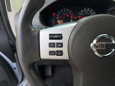 Used 2015 Nissan Frontier SV image 11